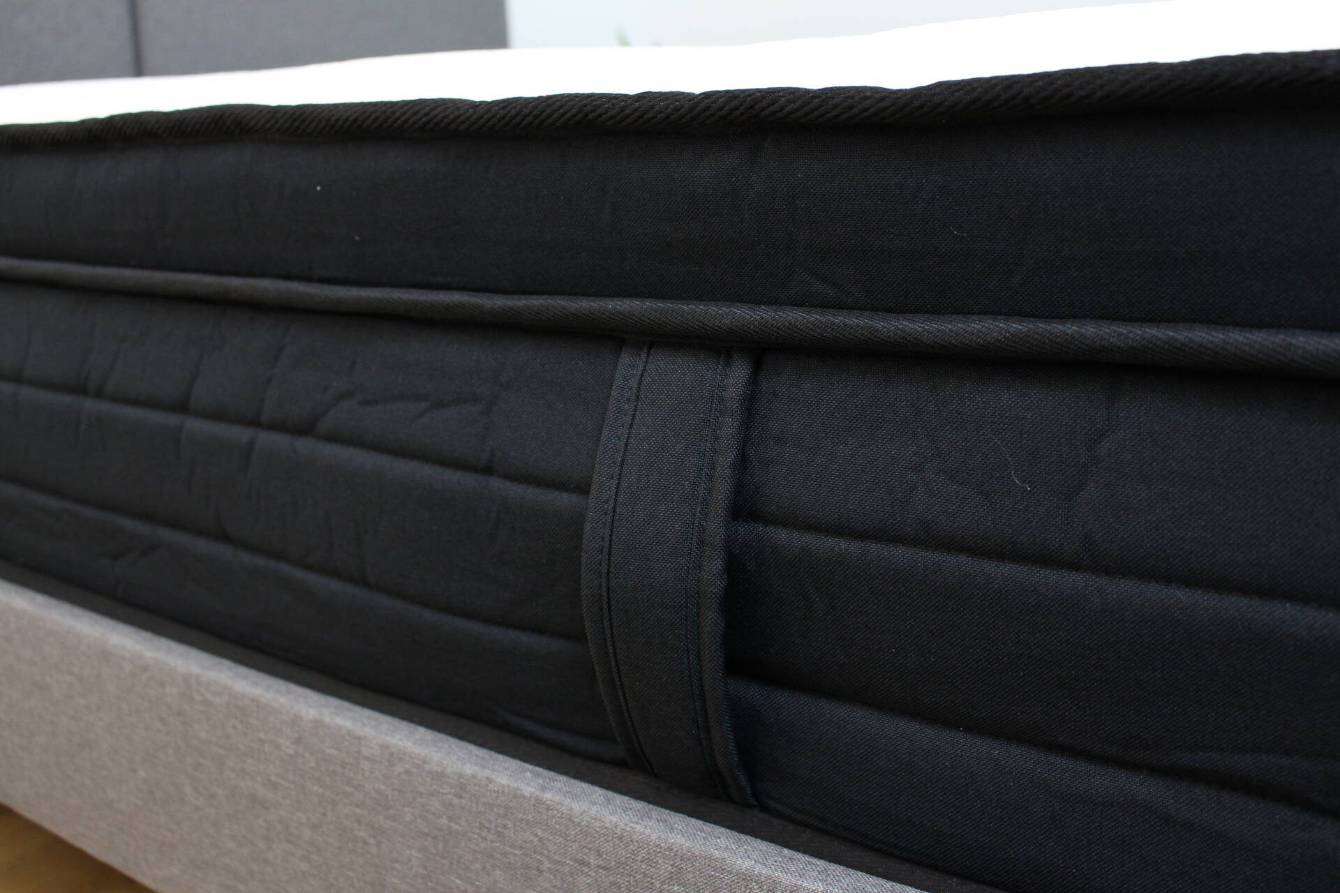 Origin Hybrid Pro has side handles 